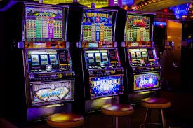 Tampilan permainan Starburst di qq88bet dengan grid 5x3 dan simbol-simbol berwarna cerah